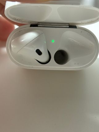 Air Pods 2 Apple Blancos (solo uno)