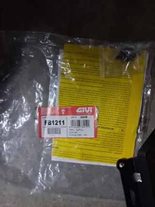 Soporte Givi Fb1211 para moto honda forza 750