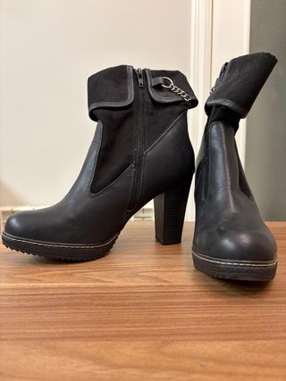 Botines negros de tacón elegantes