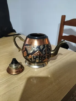 Tetera decorada cobre y metal