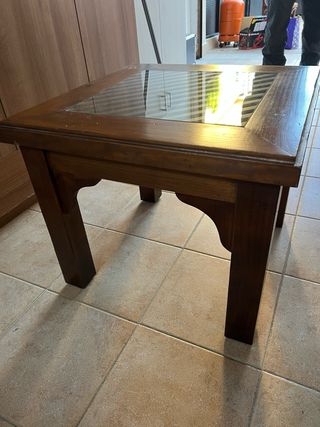 Mesa auxiliar madera y cristal trenzado