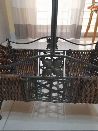 Portariviste in metallo e vimini