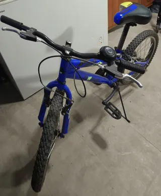 Bicicleta infantil azul
