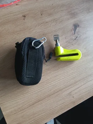 Pinza de disco para moto con funda
