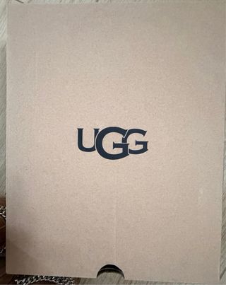 Stivaletti Ugg con catena dorata
