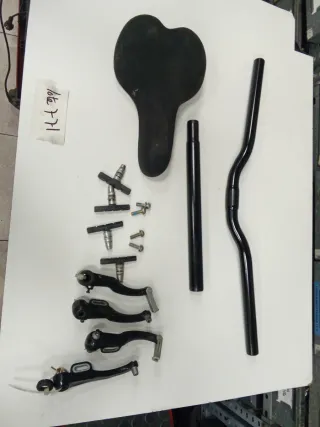 Lote componentes bicicleta: sillín, manillar, fren