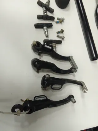 Lote componentes bicicleta: sillín, manillar, fren