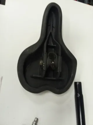 Lote componentes bicicleta: sillín, manillar, fren