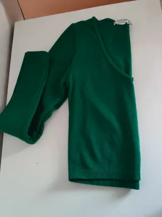 Top Stradivarius verde talla S