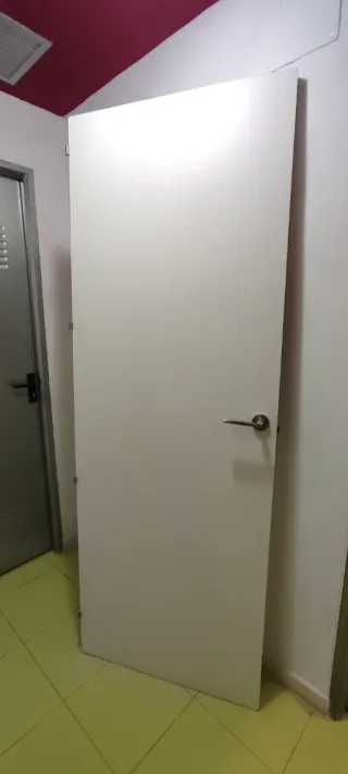 Puerta blanca lacada maciza