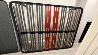 Somier y colchon de 1.50, mesillas y cabecero