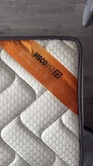 Somier y colchon de 1.50, mesillas y cabecero