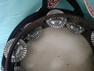 Pandereta de madera con funda