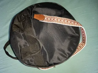 Pandereta de madera con funda