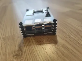 Raspberry Pi 3 con accesorios