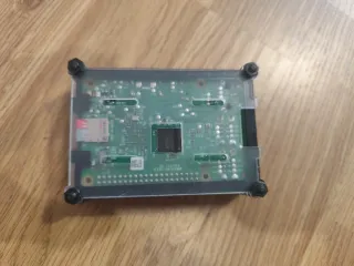 Raspberry Pi 3 con accesorios