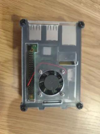 Raspberry Pi 3 con accesorios