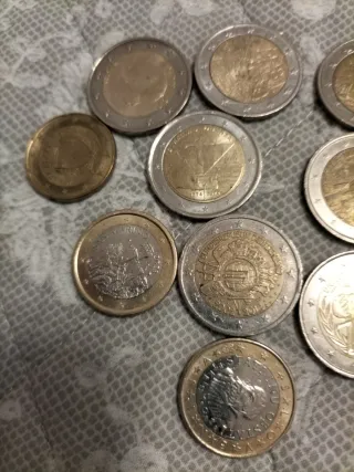 11 Monete Euro (2€ e 1€)