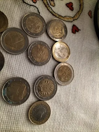 11 Monete Euro (2€ e 1€)