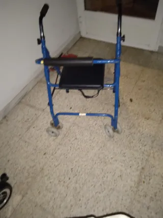 Andador azul con asiento