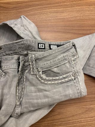 Pantalón vaquero Miss Me recto gris