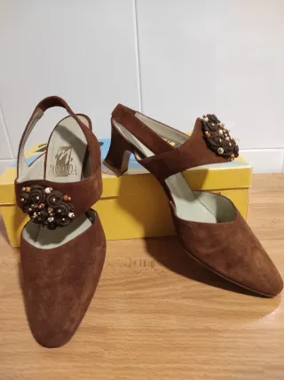 Sandalias Ante Marrón Adorno Floral