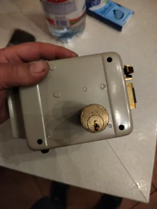 Serratura Yale Elettrica con Chiavi