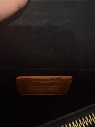 Bolso Coach Negro con Detalle Dorado