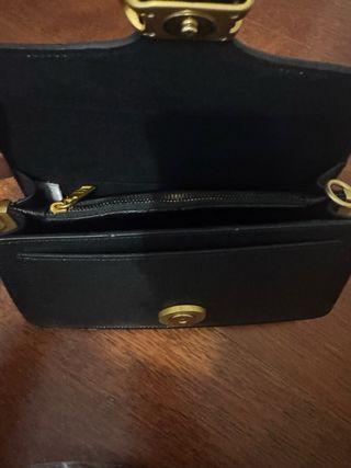 Bolso Coach Negro con Detalle Dorado