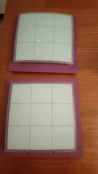 Plafón de techo morado y transparente