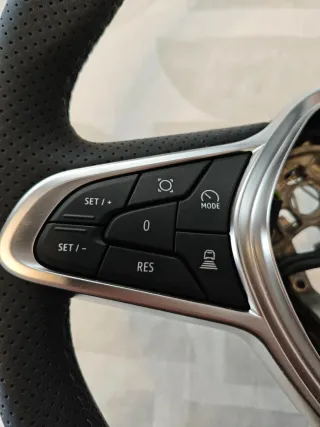 Volante Renault Captur 2 484000686R