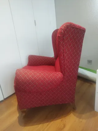 Sillón orejero rojo