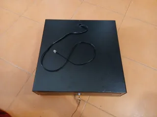 Cajon portamonedas con llave.