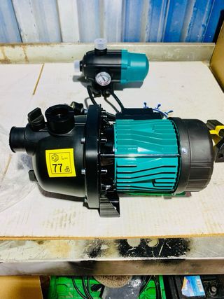 Bomba de agua VONROC 800W con presostato
