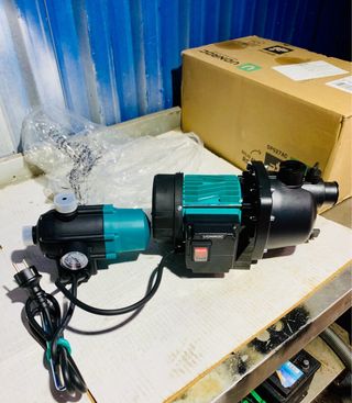 Bomba de agua VONROC 800W con presostato