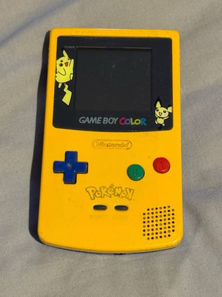 Game Boy Color Pikachu + Pokémon Amarillo