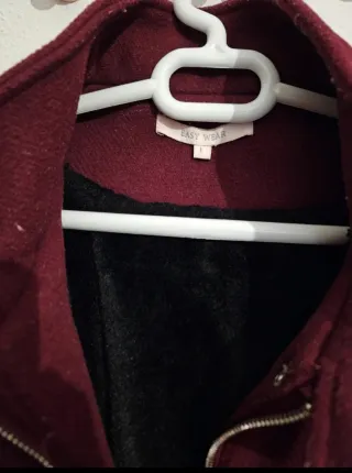 Abrigo de paño burdeos