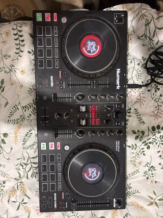 Numark Mixtrack Platinum FX Controlador DJ