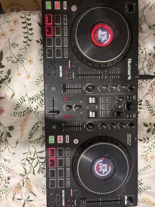 Numark Mixtrack Platinum FX Controlador DJ