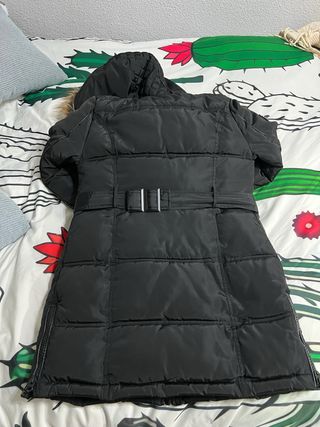 Parka negra muy calentita con doble cierre