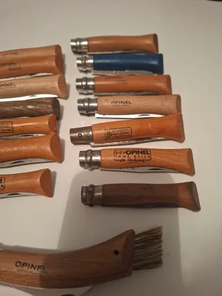 15 Opinel set coltelli legno varie misure