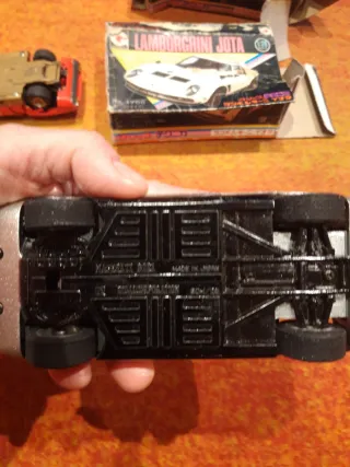 4 Coches Metálicos Escala 1/28