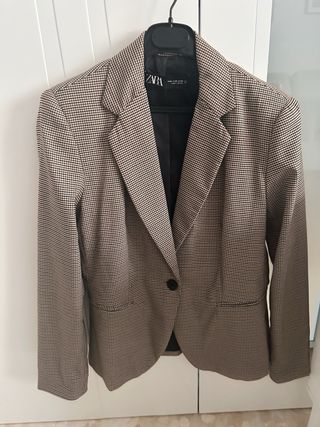 Blazer Zara cuadros marrón y crudo