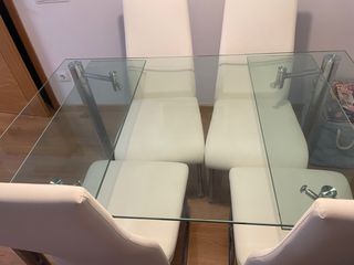 Mesa de cristal con 4 sillas