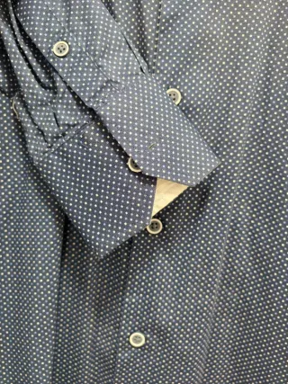 Camisa de hombre azul con estampado