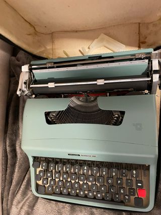 Máquina de escribir Olivetti Lettera 32