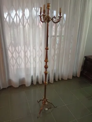 Lámpara de pie bronce antigua 3 brazos