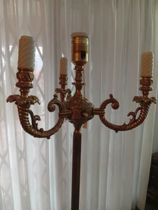 Lámpara de pie bronce antigua 3 brazos