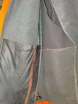 Chaqueta Softshell Quechua. Talla L. Rojo