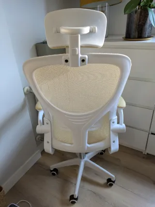 Silla de oficina ergonómica beige